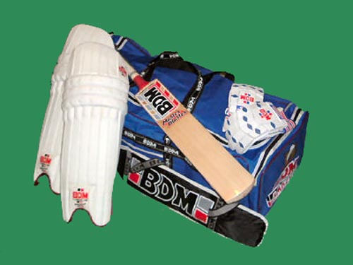 MENS `PROGRESSIVE` COMPLETE CRICKET KIT PACKAGE